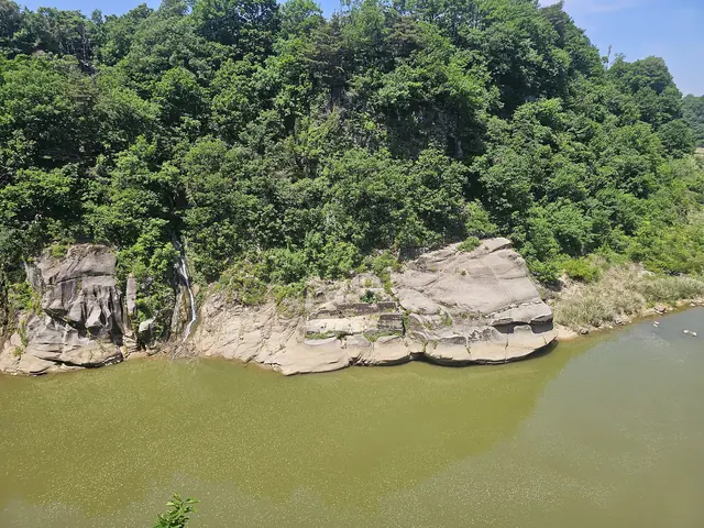 Layered rock at the edge of the Hantan River