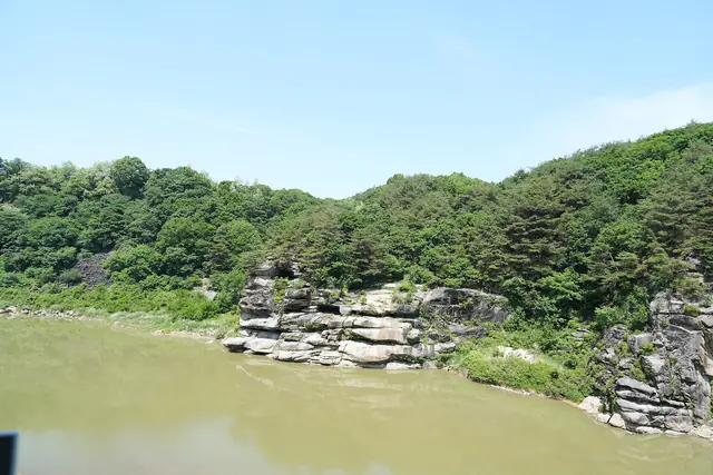 Layered rock at the edge of the Hantan River