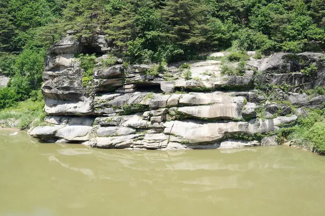 Layered rock at the edge of the Hantan River