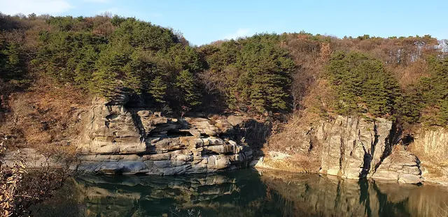 The basalt cliffs of the Hantan River gorge in autumn